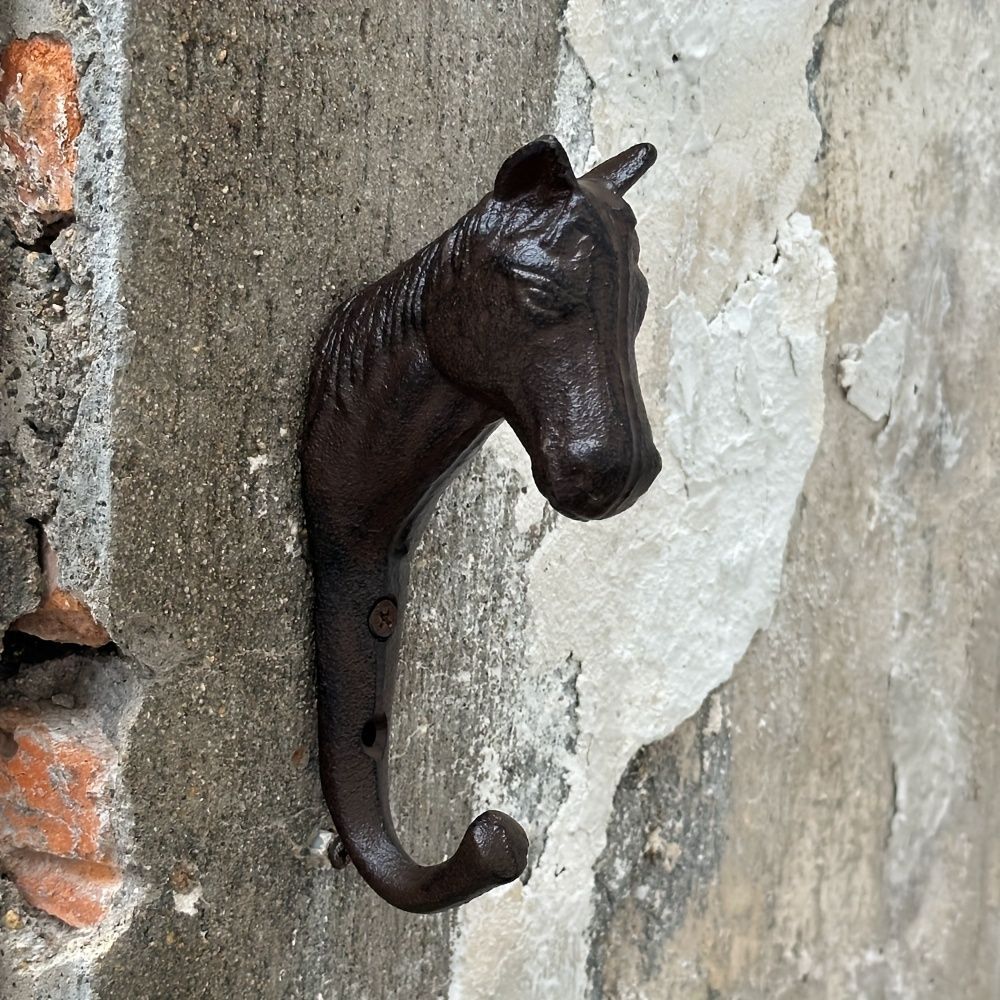 壁掛け ウォールフック フック 馬の頭 うま ウマ 鉄 ヴィンテージ風 馬モチーフ ホースヘッド アイアン 北欧風 シンプル レトロ アンティーク調 インテリア雑貨 ウォールデコレーション 玄関 リビング モデルルーム 民泊 店舗ディスプレイ