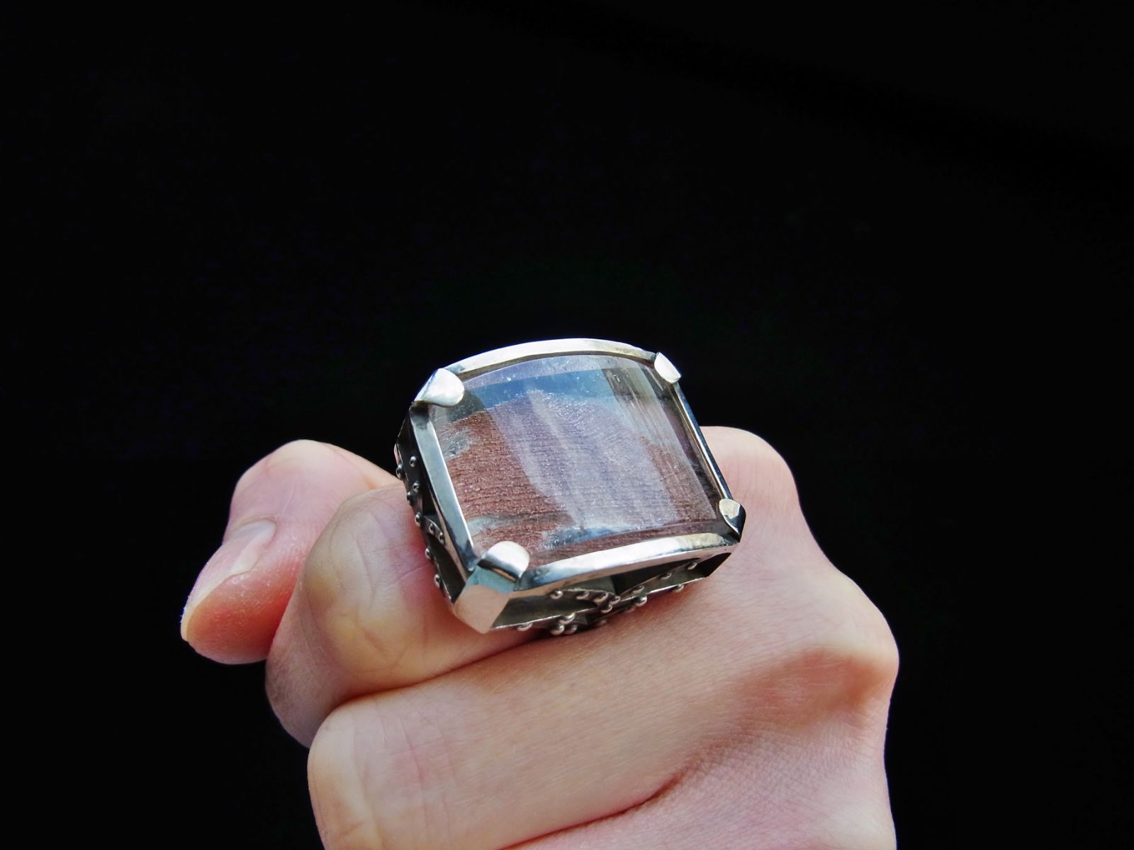 アーチ型のカットが珍しい存在感抜群のシルバー925リングです