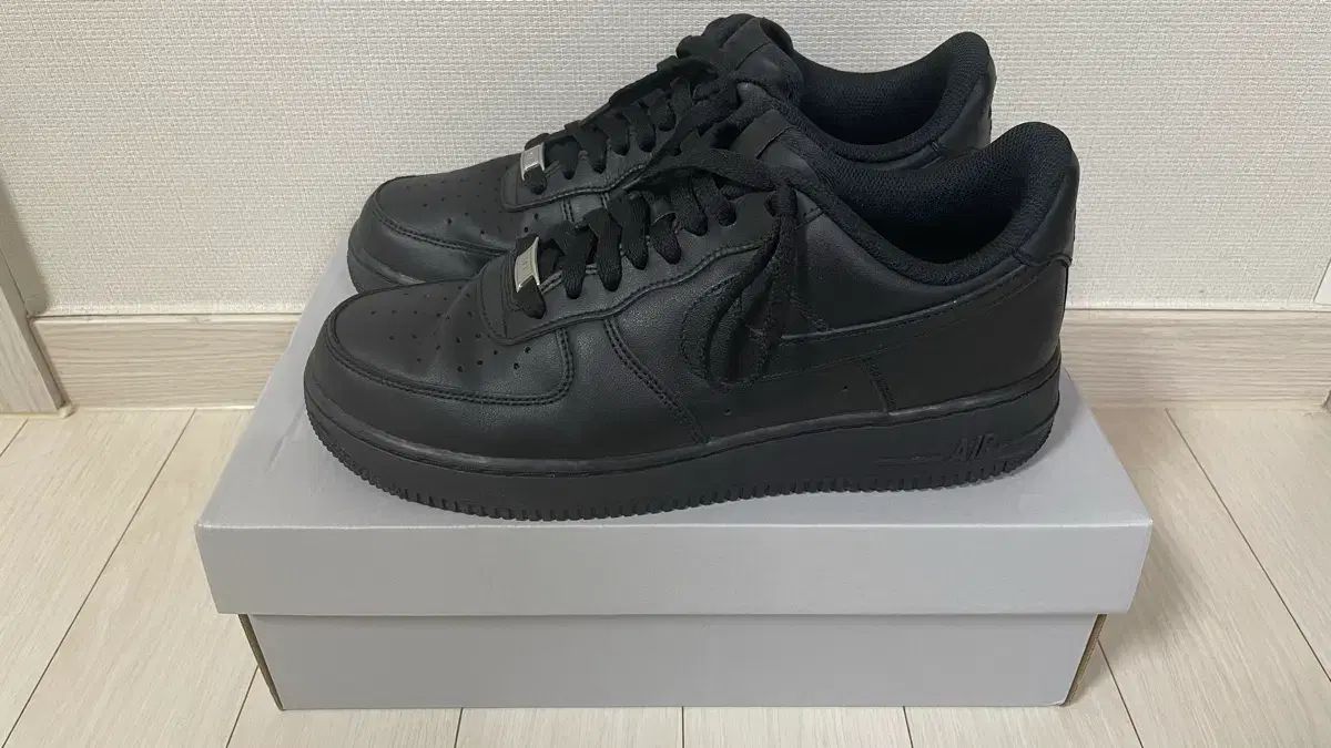 ナイキ エア フォース オールブラック 270