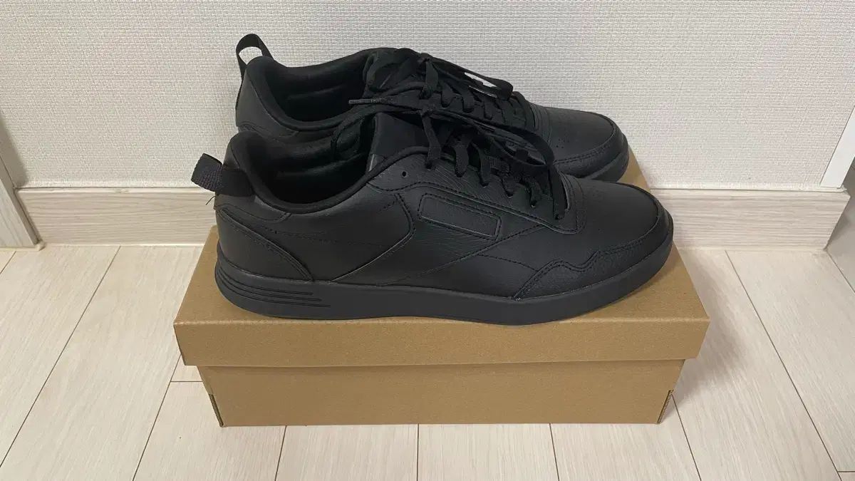 無印 xリーボック