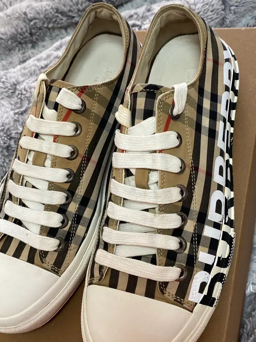 42 5 バーバリー チェック スニーカー