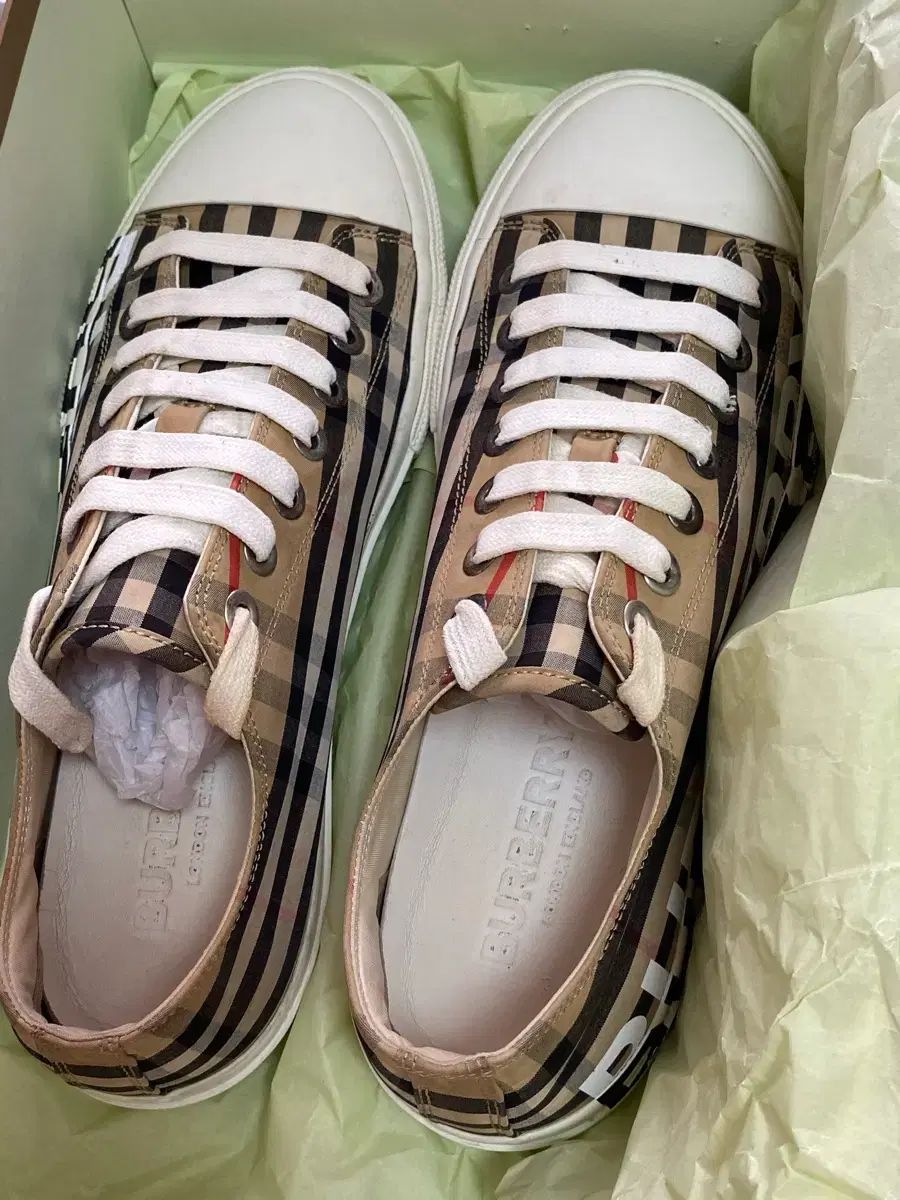 42 5 バーバリー チェック スニーカー