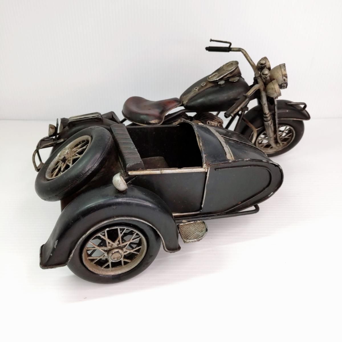 ブリキ インテリア