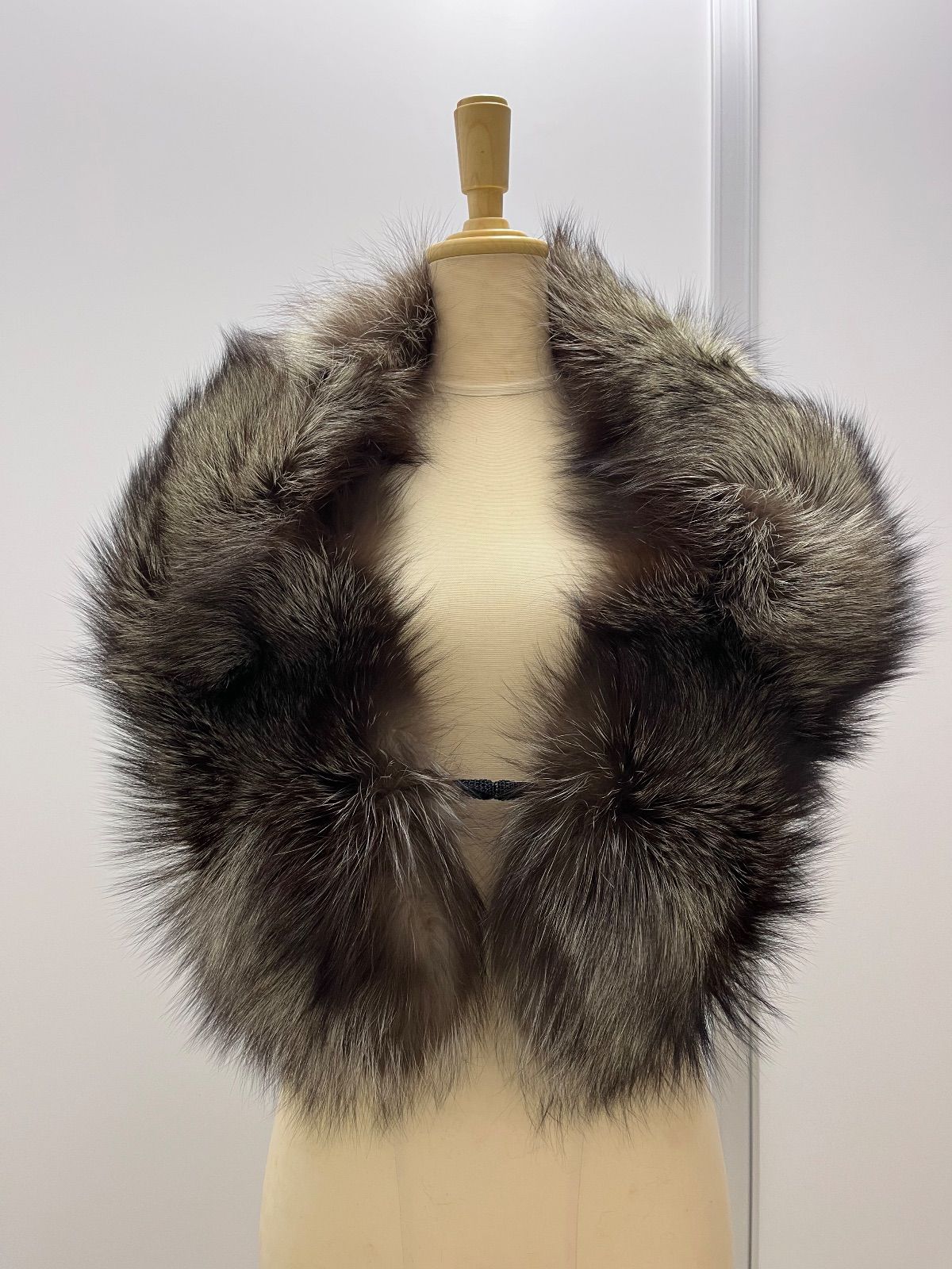 フェラガモ フォックス毛皮襟巻き M08 Ferragamo フェラガモ フォックス ファー 襟巻 毛皮 定価20万程