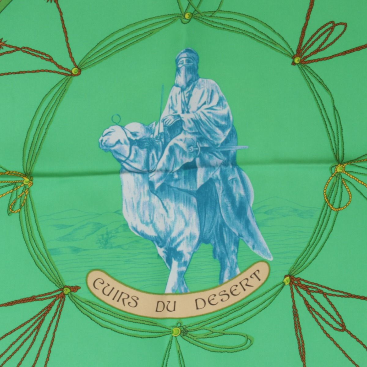 美品✨エルメス　カレ90　砂漠の革飾り　グリーン　ブルー 美品『USED』 エルメス カレ90 COIRS DU DESERT 砂漠の革飾り スカーフ