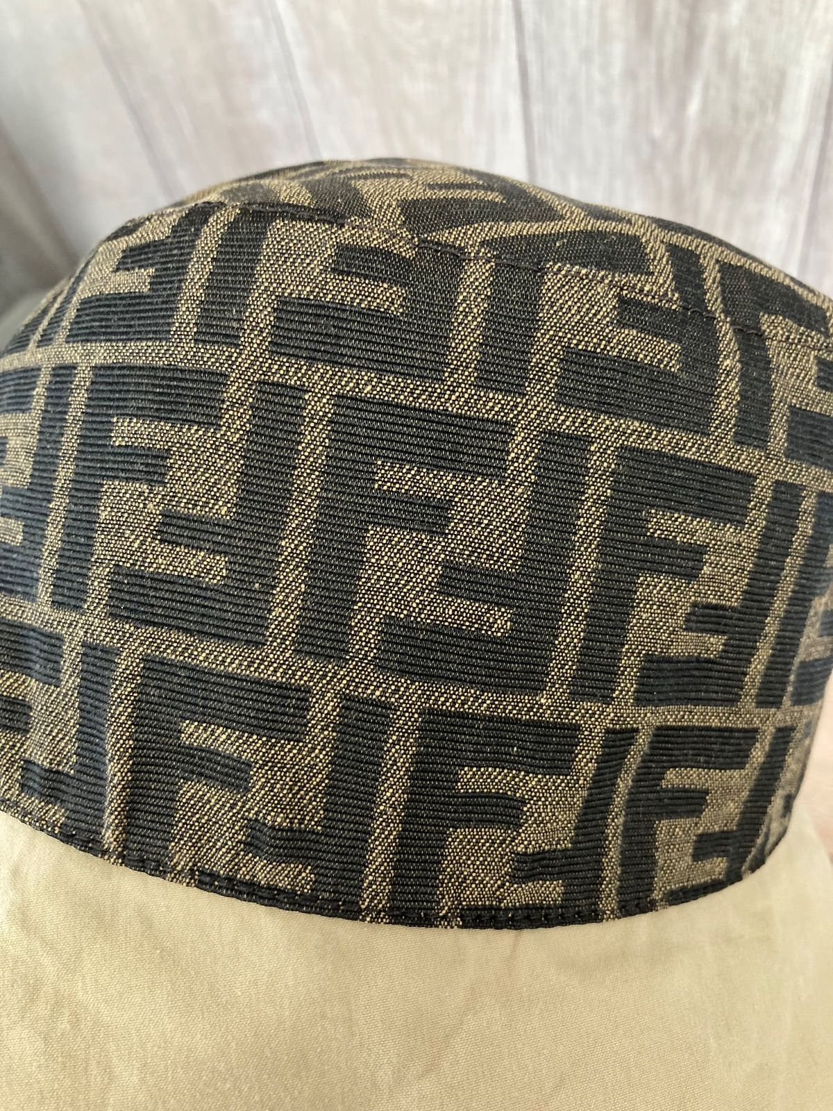 FENDI フェンディ リバーシブル バケットハット ベージュ FFロゴ