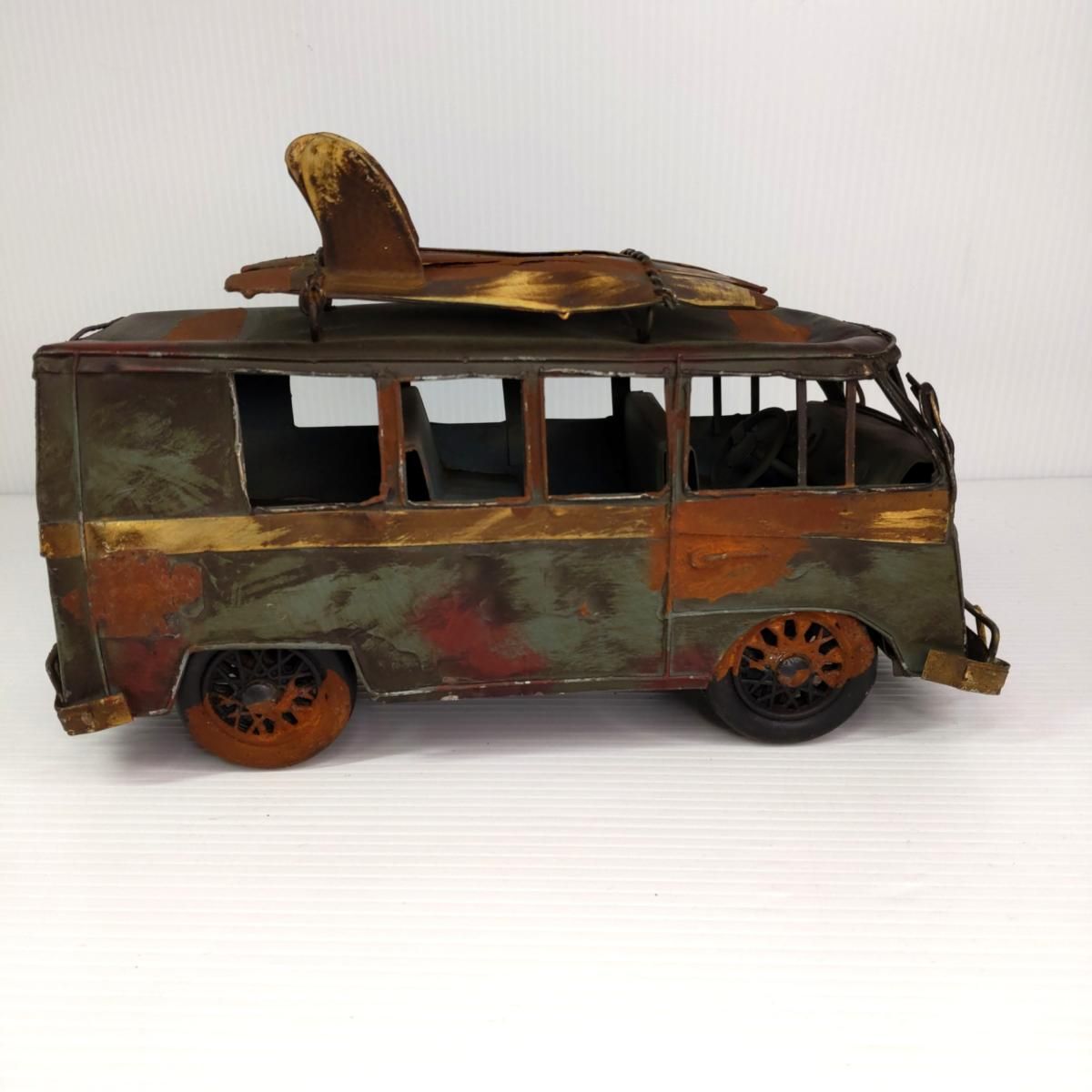 ブリキバス インテリア