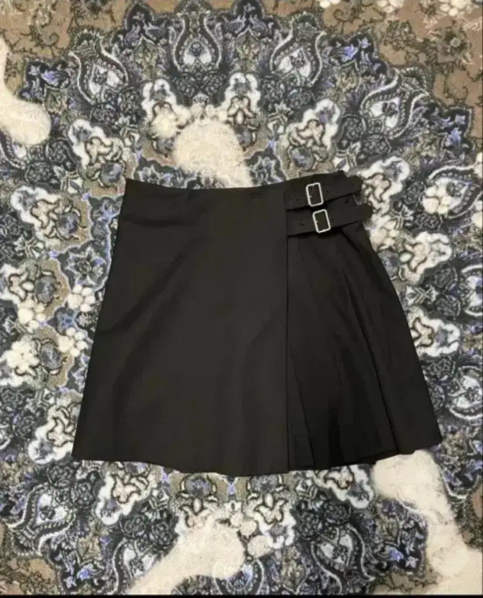 ダンスト 黒 バックル プリーツ スカート サイズ