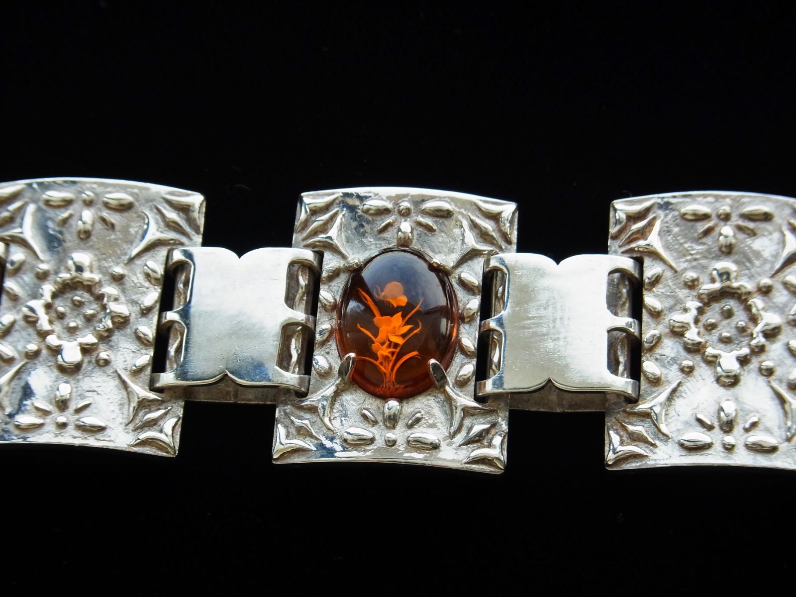 琥珀ブレスレット