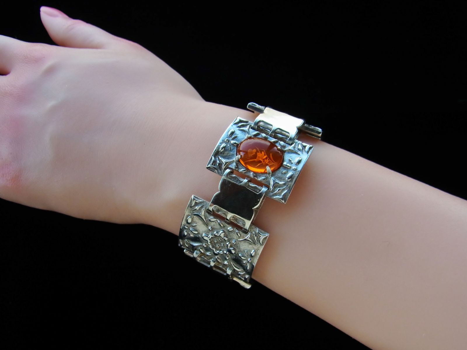 琥珀ブレスレット