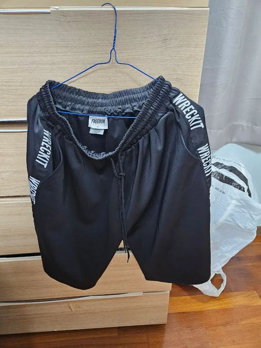 DOM レタリング バーミューダ ショーツ 3 XL