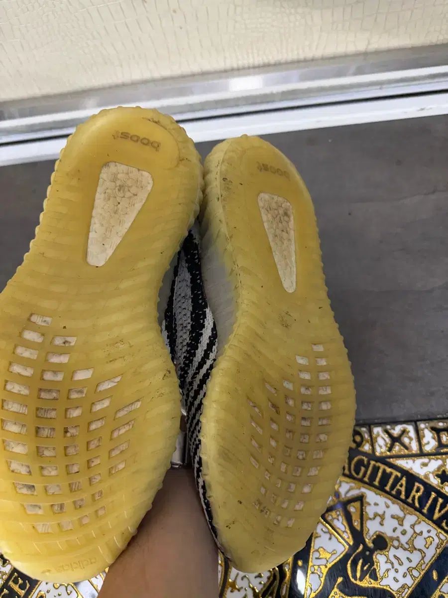  イージーブースト 350 V 2 ゼブラ その他 靴