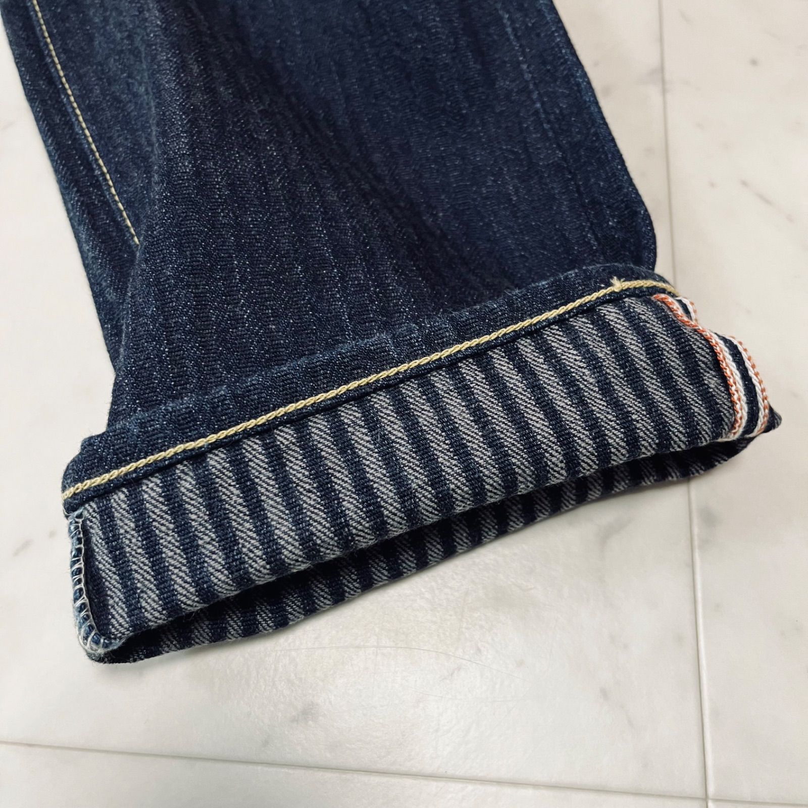 ボタンフライ ジーンズ