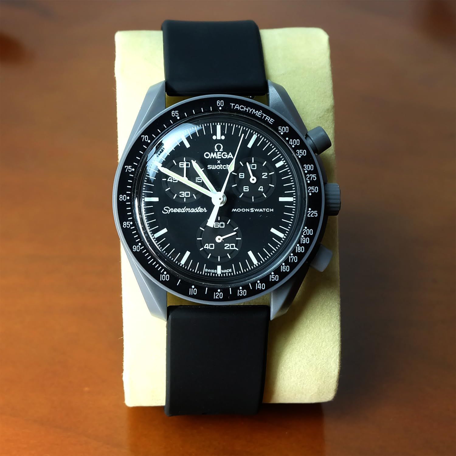 X オメガとスウォッチ