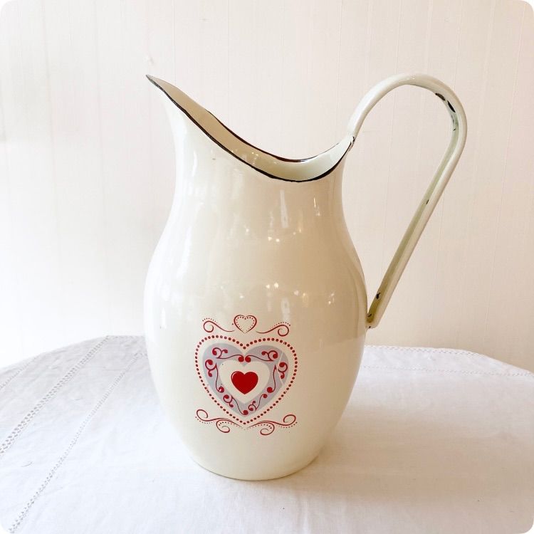 フランス直輸入 アイテム ハートの絵柄が可愛い ヴィンテージ ホーロー ジャグ