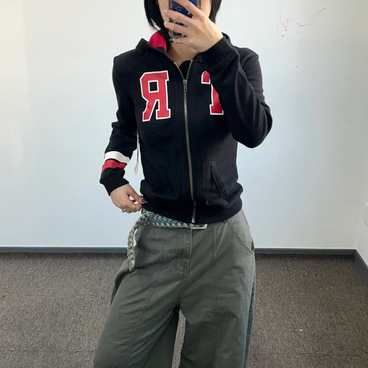 Truereligion トゥルーレリジョン レッドロゴ バックポイント フードジップアップ