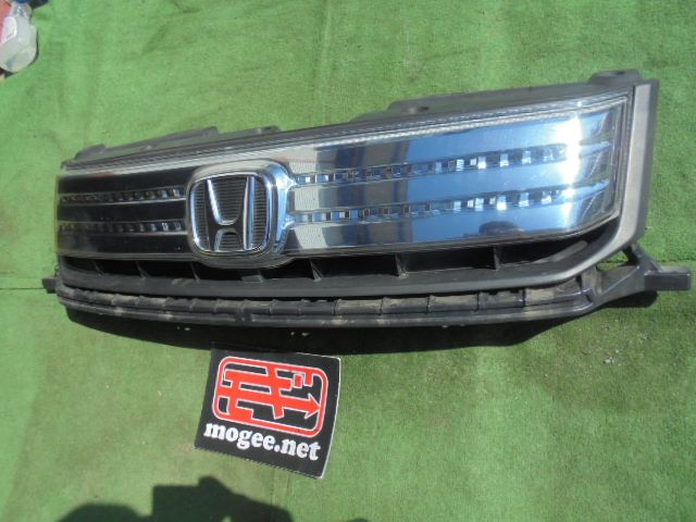 2FC3570 2A2 ホンダ フリードスパイク GP3 中期型 HV フロントグリル