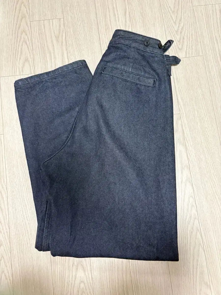 르917 単独カーブドデニムパンツ