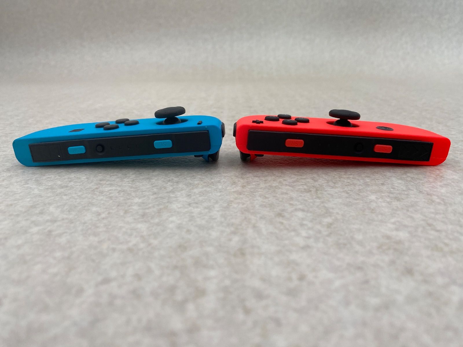 ◇Nintendo Switch Joy－Con（L） ネオンブルー／（R） ネオンレッド