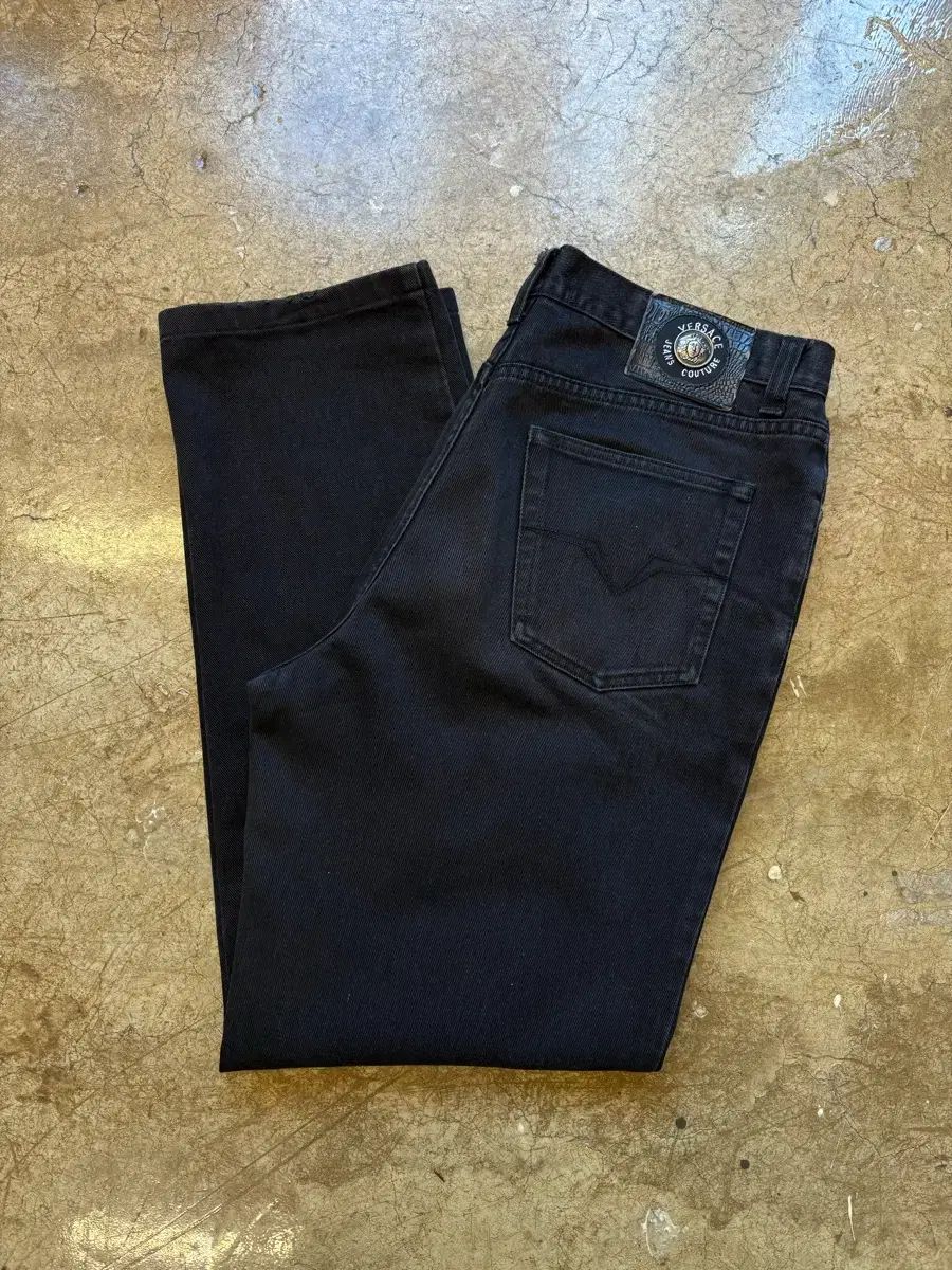 ヴェルサーチェ シグネチャー ブラック デニム ジーン