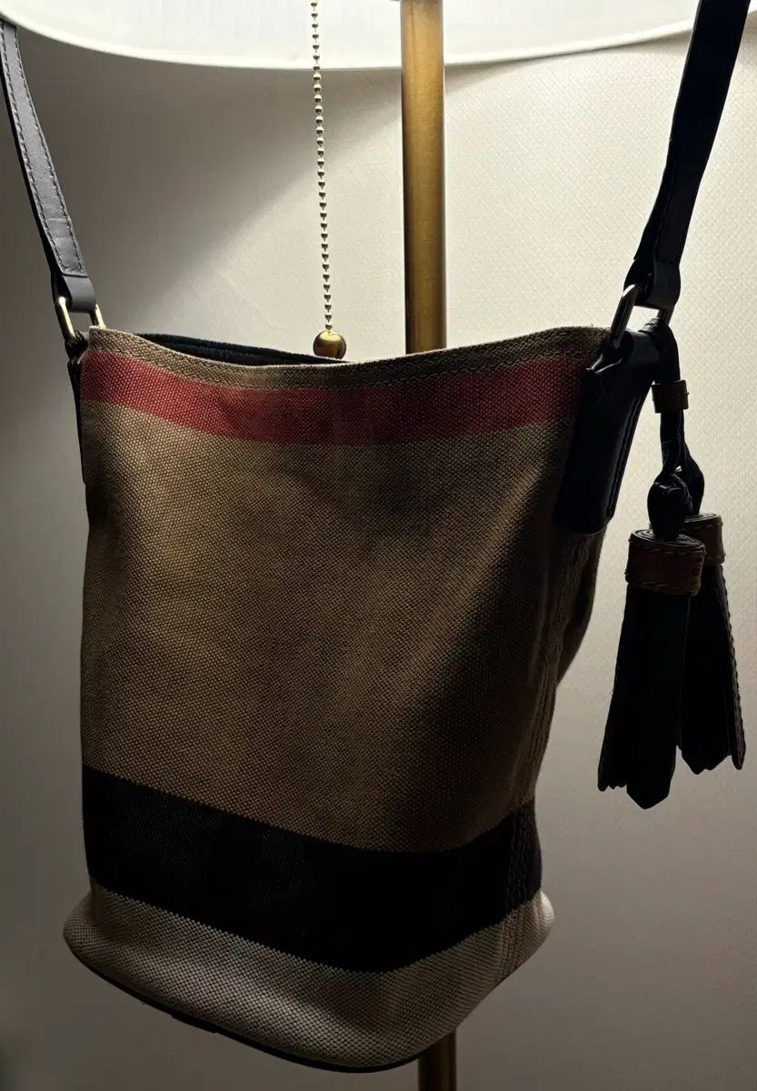 バーバリー アッシュビー ホーボーバッグ s 最高