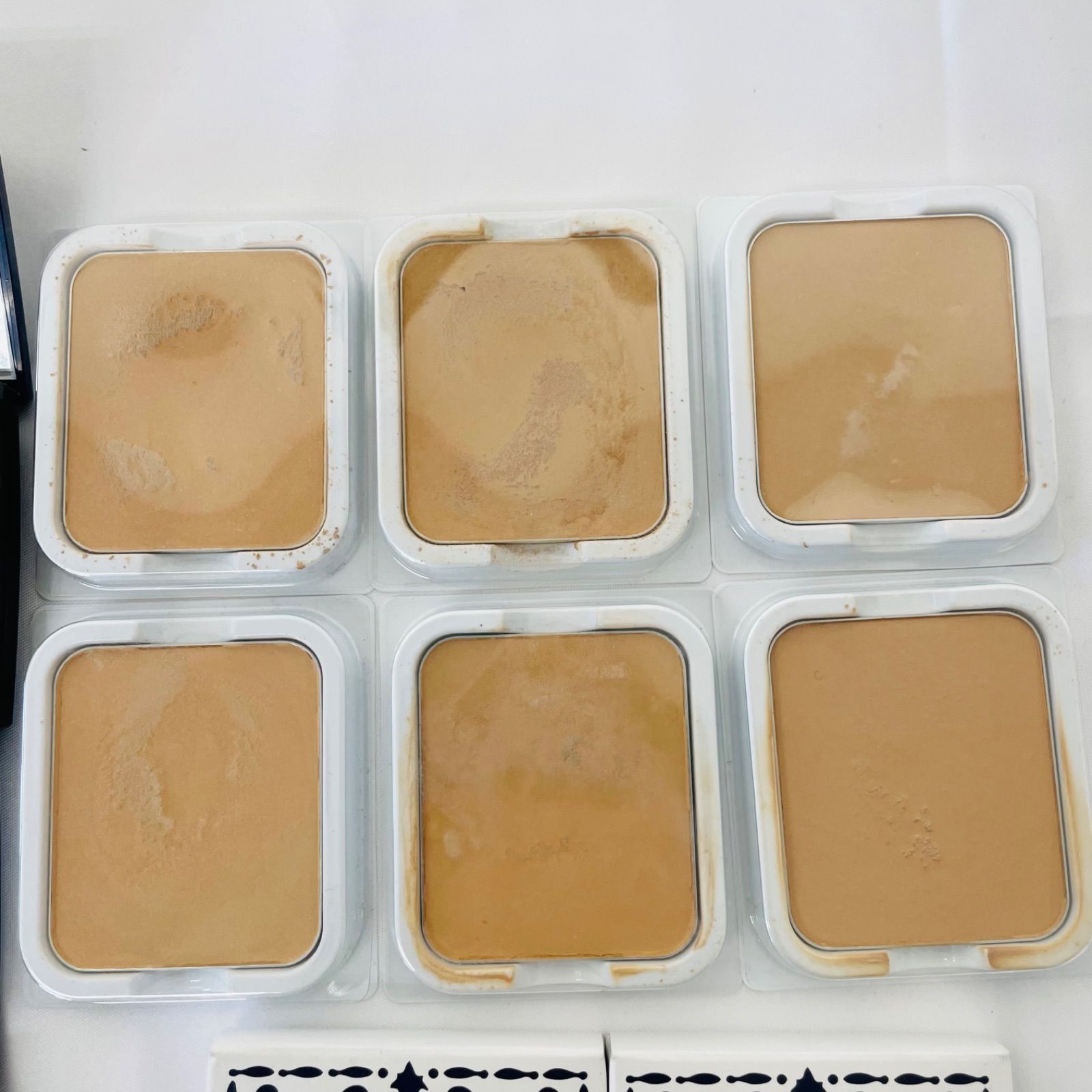 パーリーデュー 薬用リンクルホワイトパウダーセラムファンデーション シルキーカバー ベージュ EX 10グラム と本体ケース付き