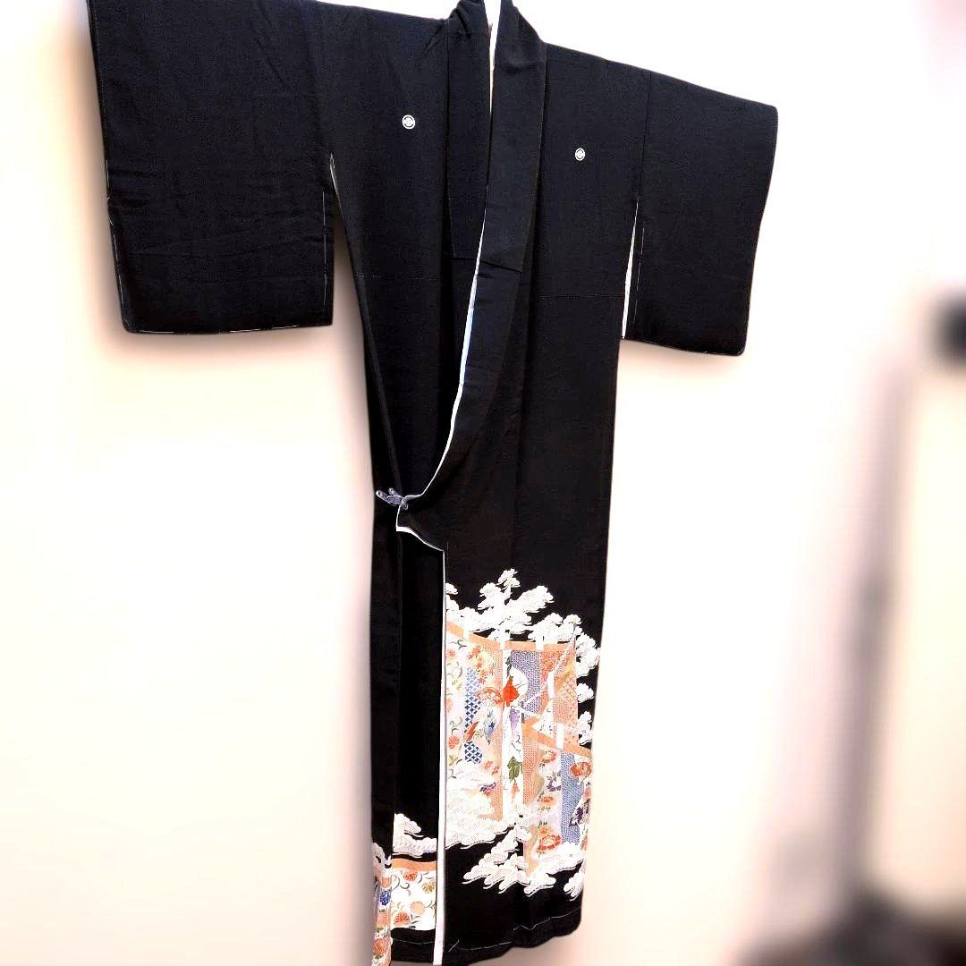 WNG14.正絹黒留袖 刺繍入り駒刺繍 松花文黒地金銀糸金彩比翼仕立て