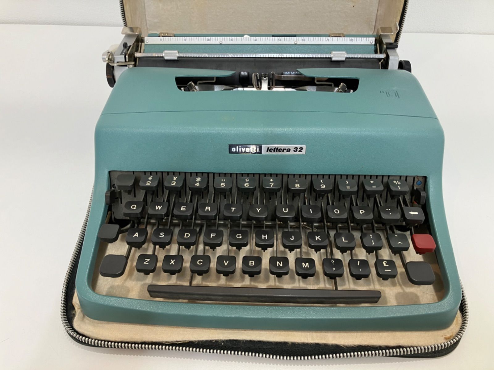 ☆オリベッティ ポータブルタイプライター「レッテラ32 (Olivetti