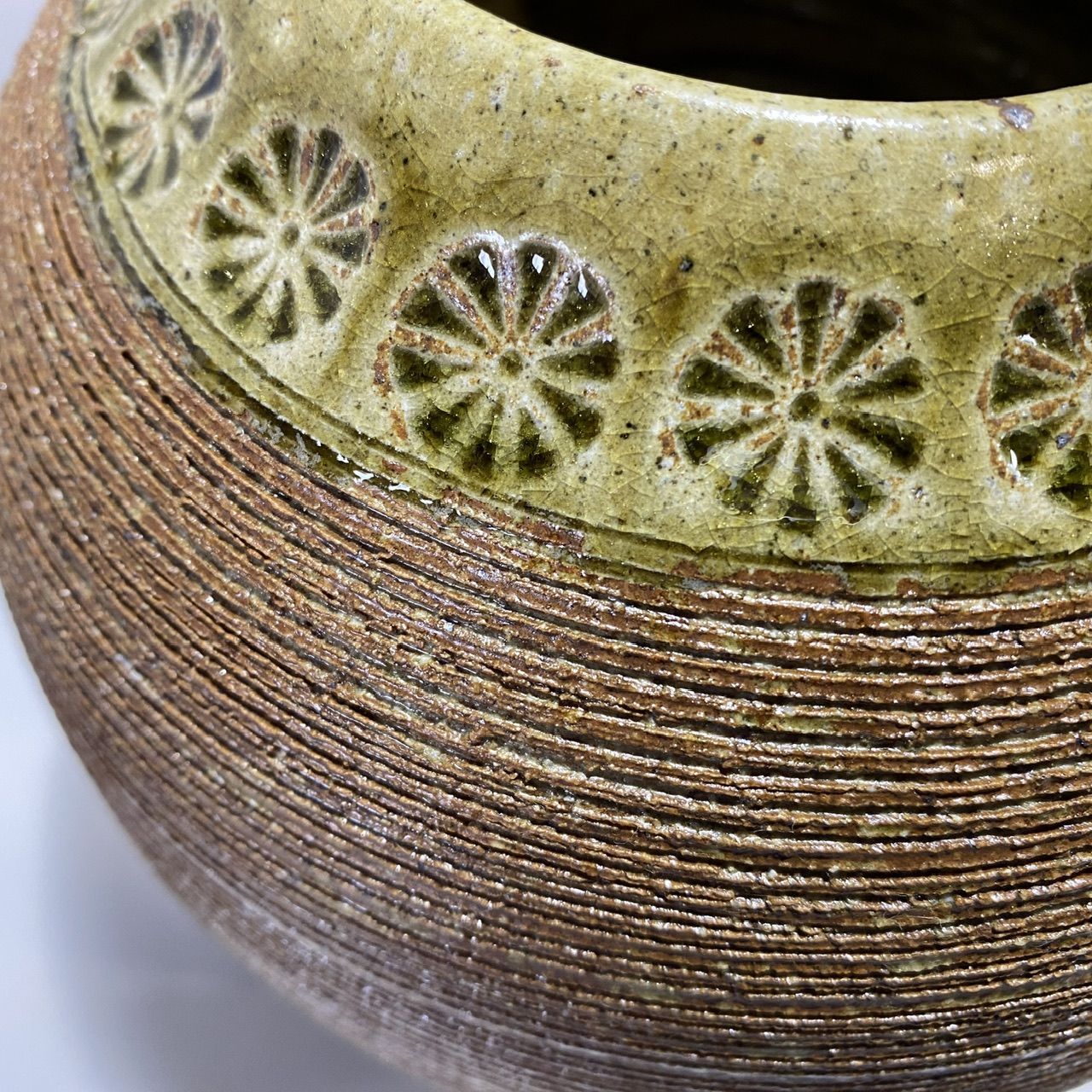 信楽窯 花瓶 花びん 三彩作 信楽焼 花器 花入 [管理No.：K11670_D4_80
