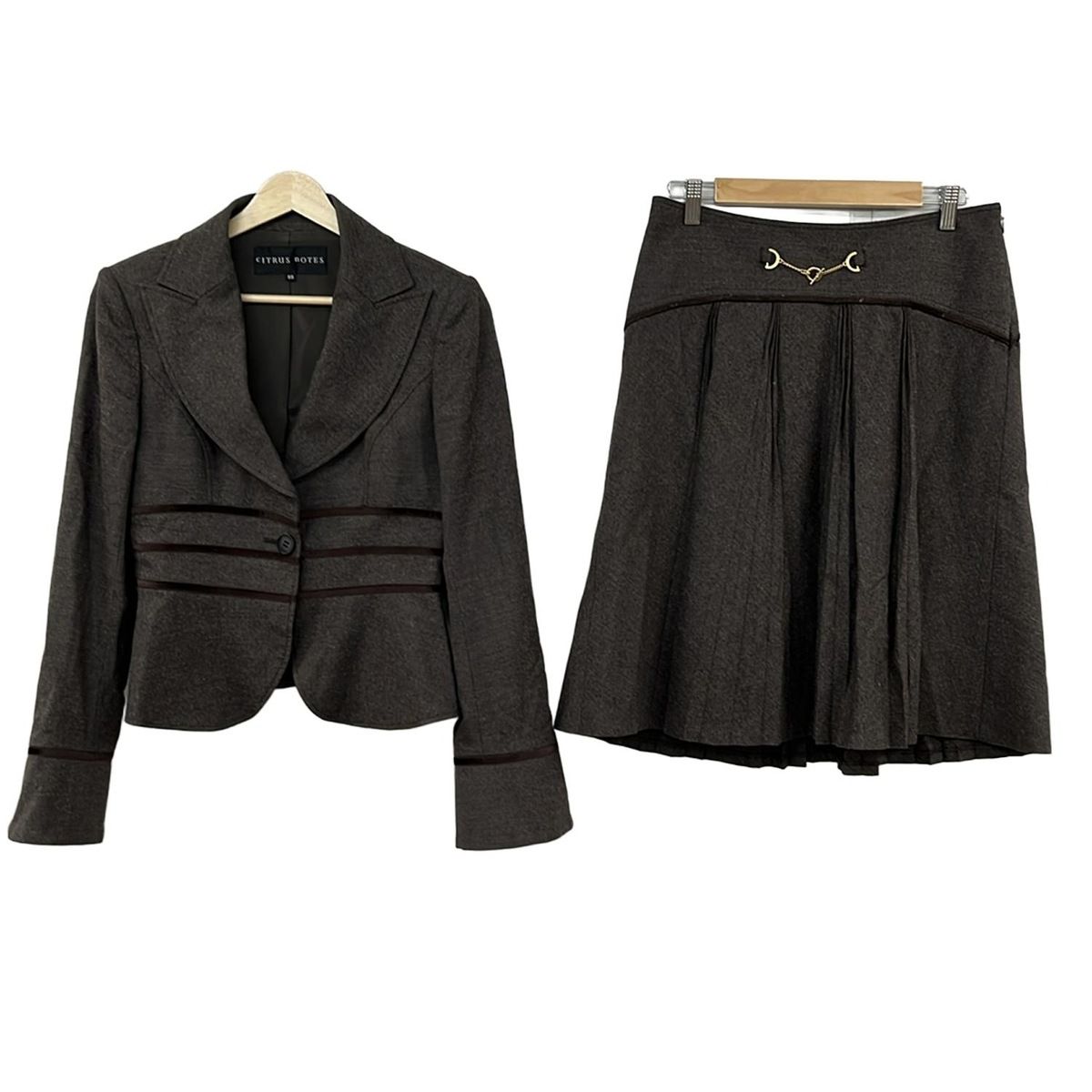 新品 タグ付 cITRUS nOTES シトラスノーツ 38 スーツ ストレッチ CITRUS NOTES(シトラスノーツ) スカートスーツ レディース美品
