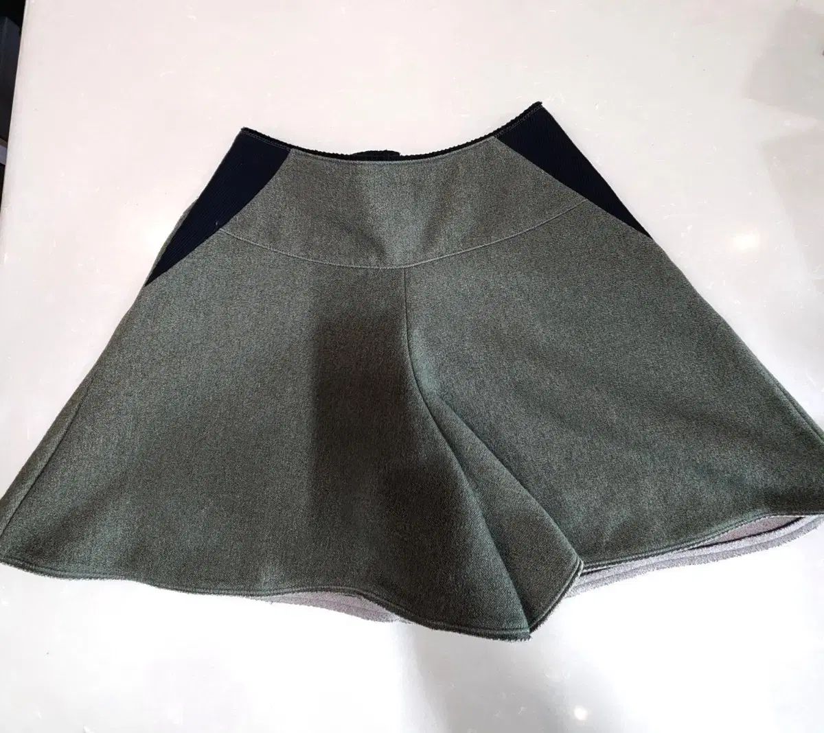 TIME タイム ウール混 ショートパンツ オリーブグリーン