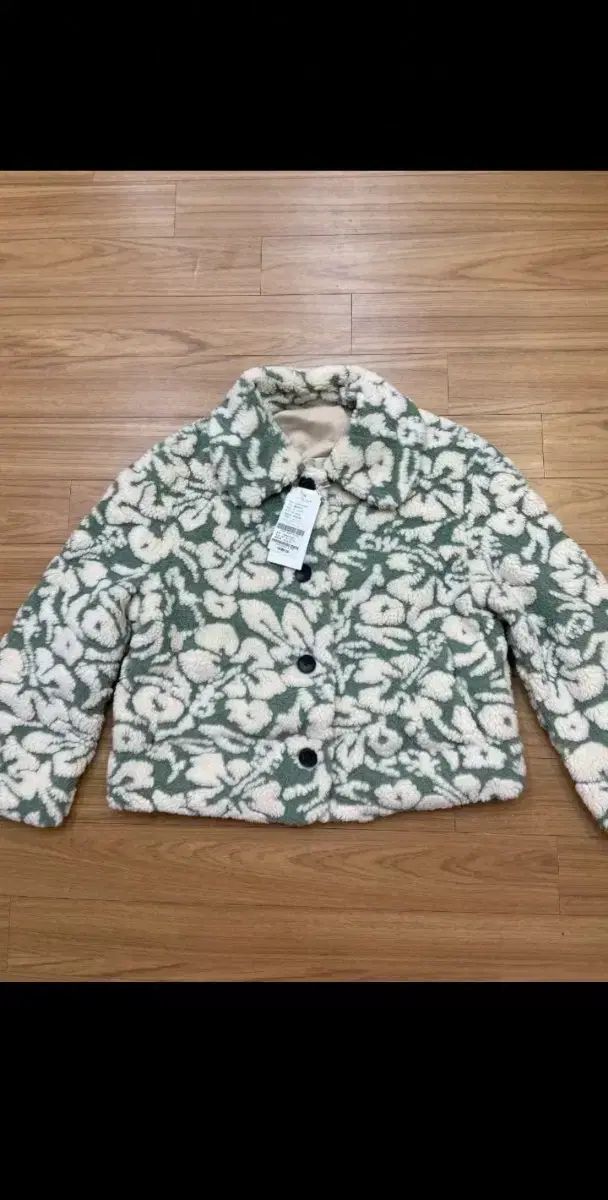 Thursday Island ボア付き新商品フリースジャケットです タグ付き ユニーク