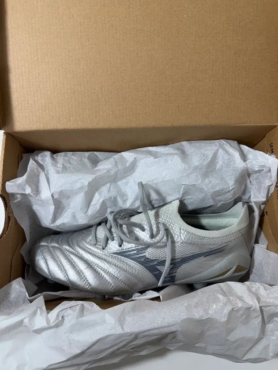 ミズノ モレリア NEO 4 ベータ エリート サッカーシューズ 255 mm