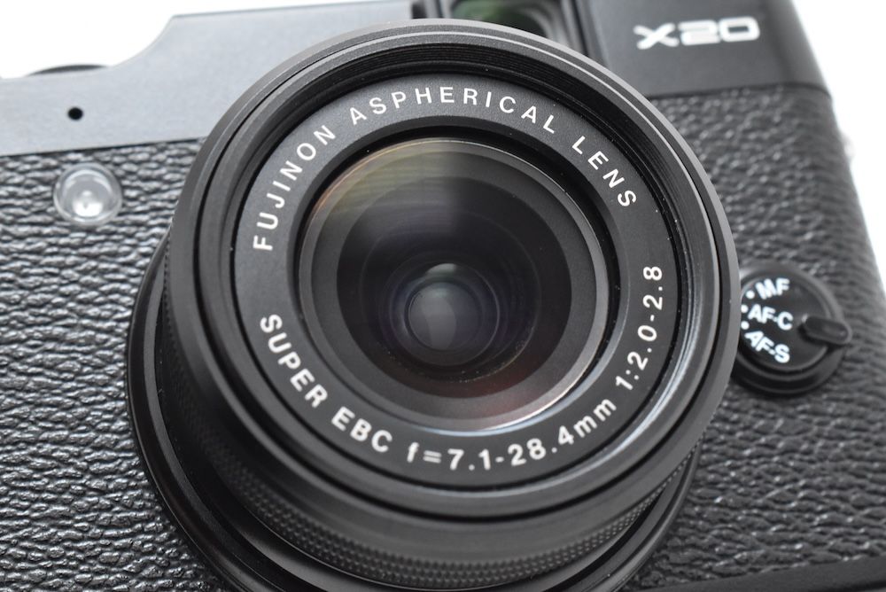 コンパクトデジタルカメラ