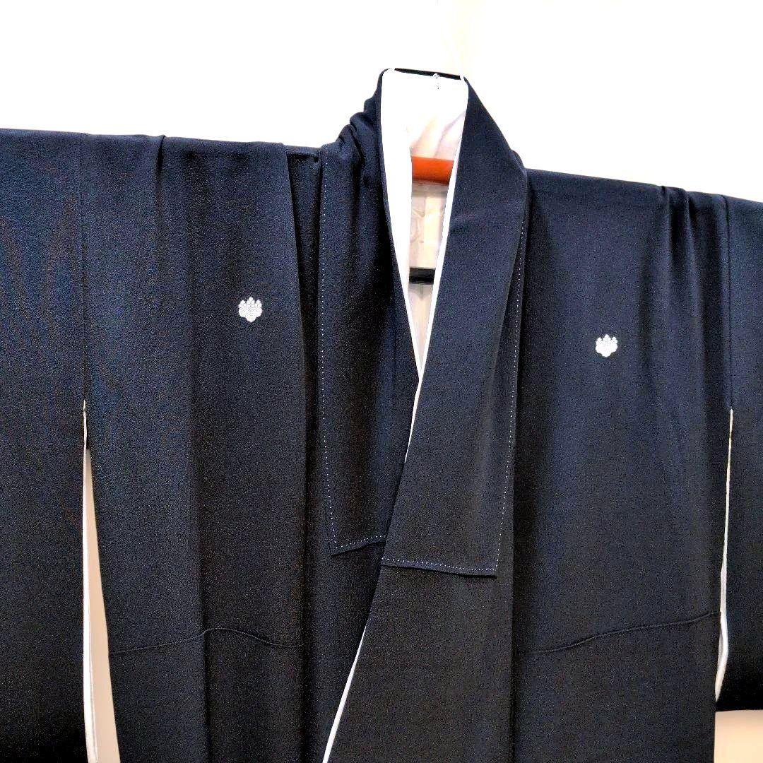 WNG11.c正絹黒留袖【作家物】屏風花鳥文 舞鶴と山の模様比翼仕立て