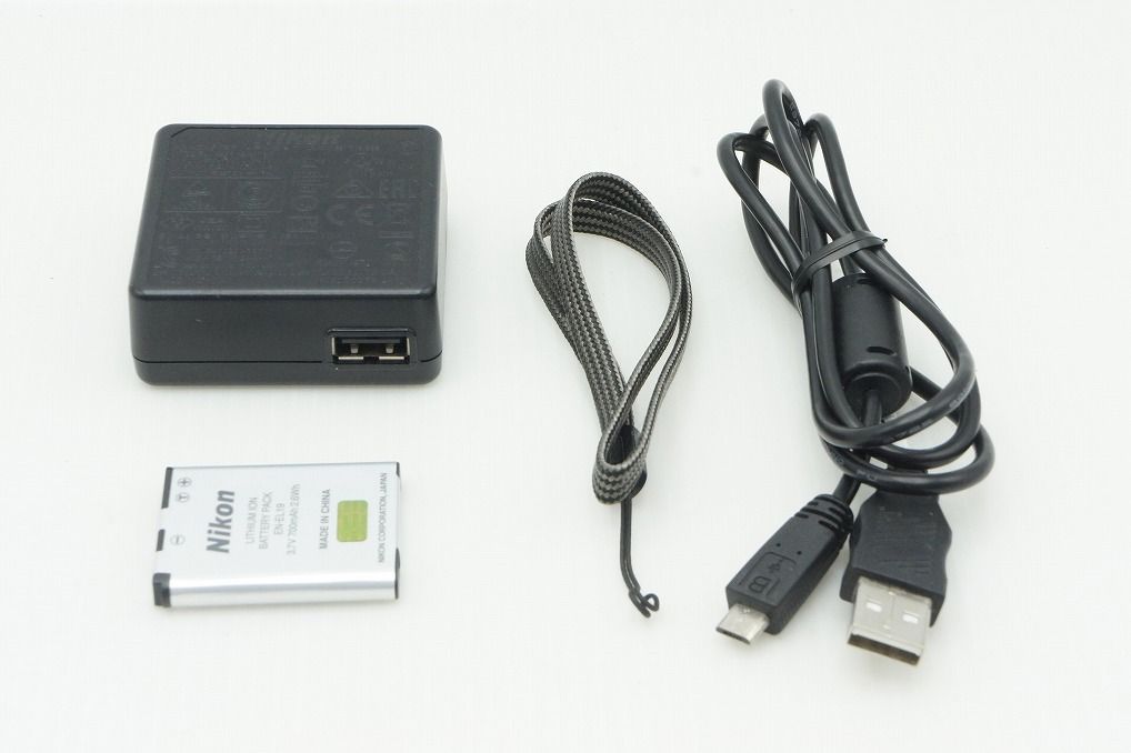 コンパクトデジタルカメラ