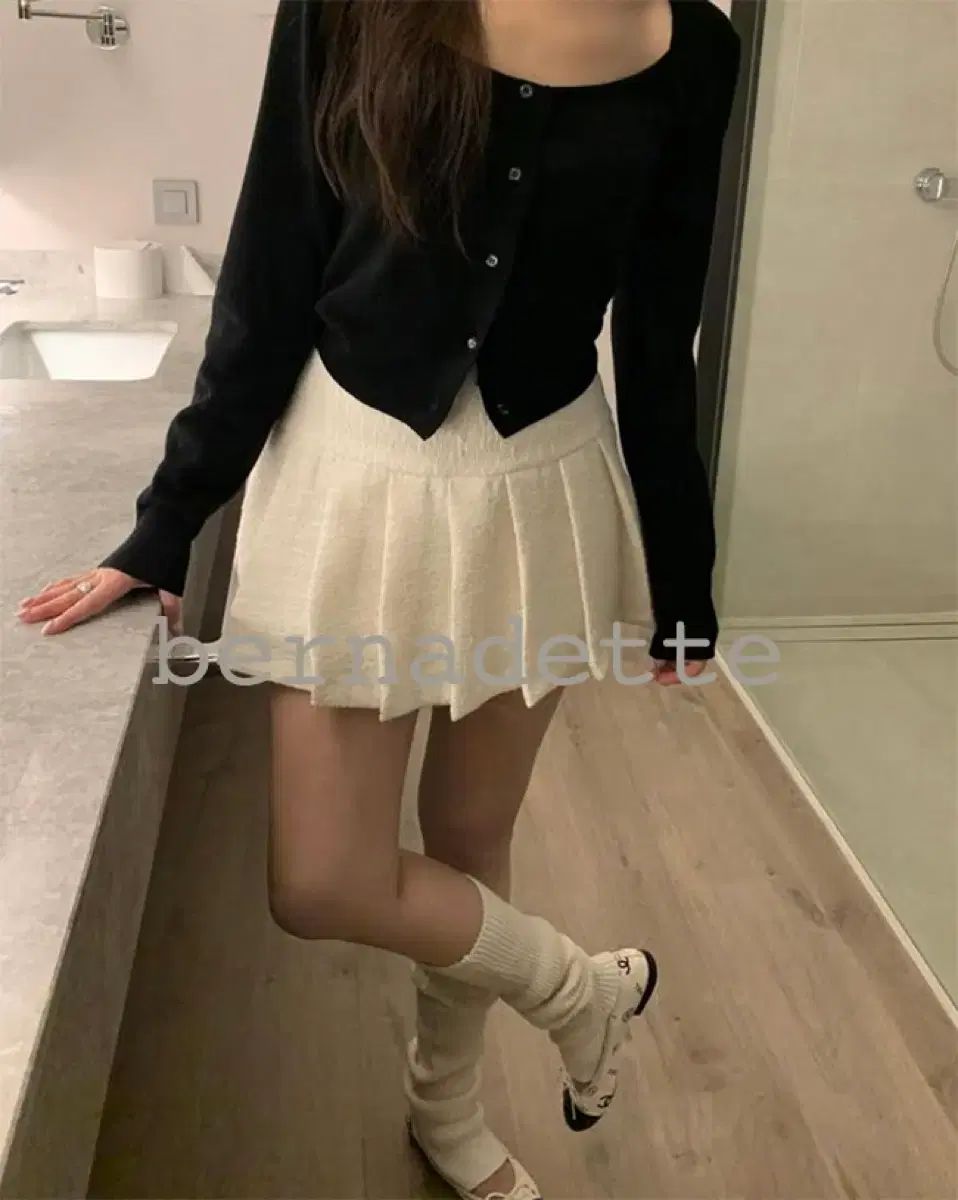 ポスター カーディガン 服 ブラック