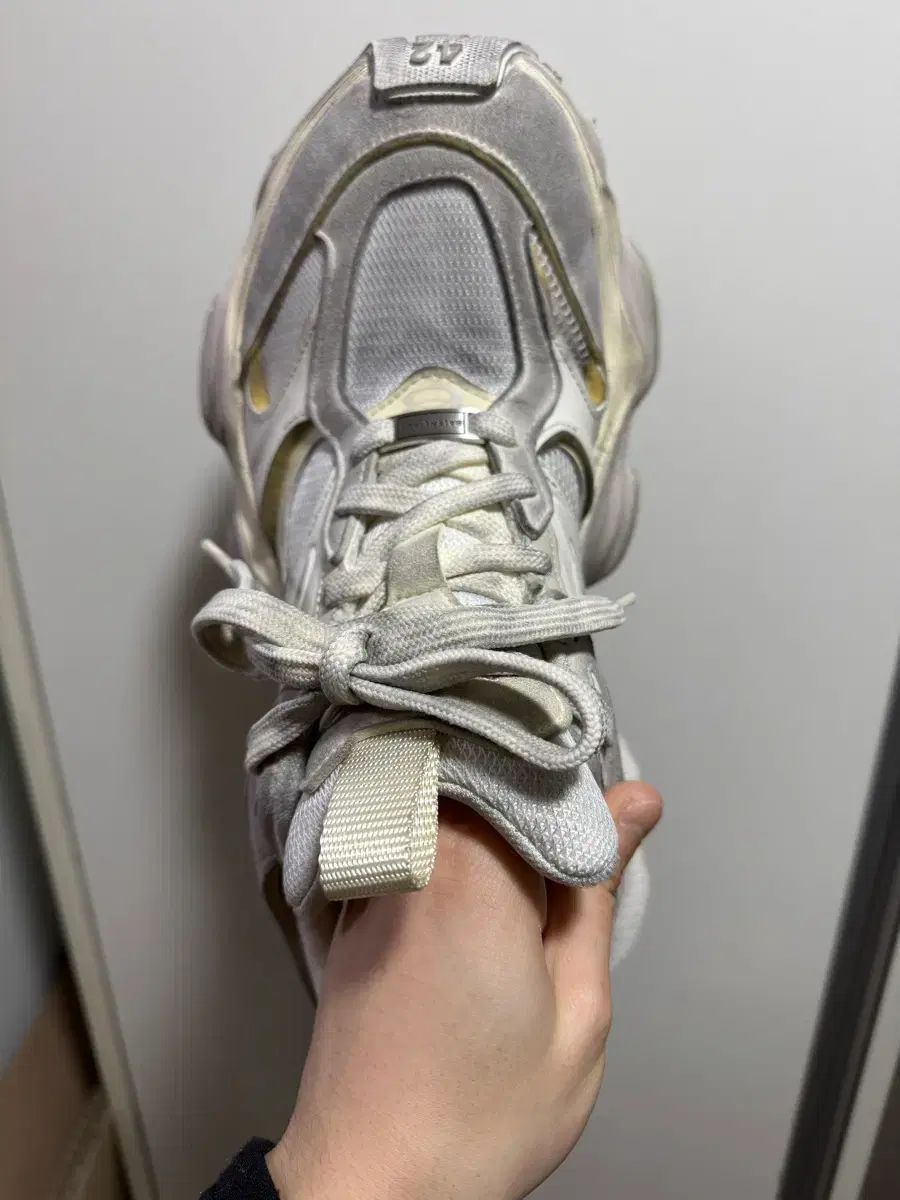 バレンシアガ カーゴ スニーカー ベージュ 42