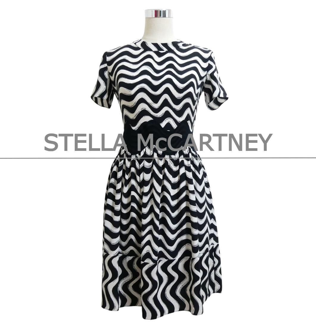 STELLA McCARTNEY ステラマッカートニー サイズ36 シルク100％ シェブロンストライプ 総柄 クルーネック 半袖 膝丈 フ ワンピース ドレス ブラック×ホワイト レディース