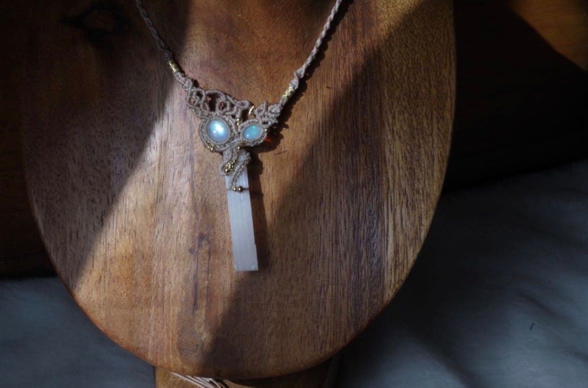 Rainbow moonstone x opal x scolenight - メルカリ