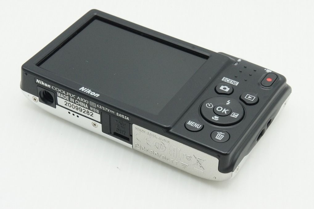 コンパクトデジタルカメラ