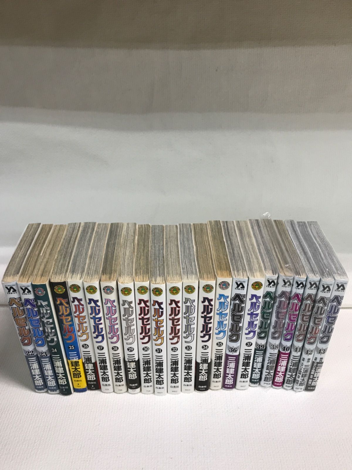 ☆【未開封4冊】ベルセルク 1～43巻 全巻セット コミックセット 三浦建