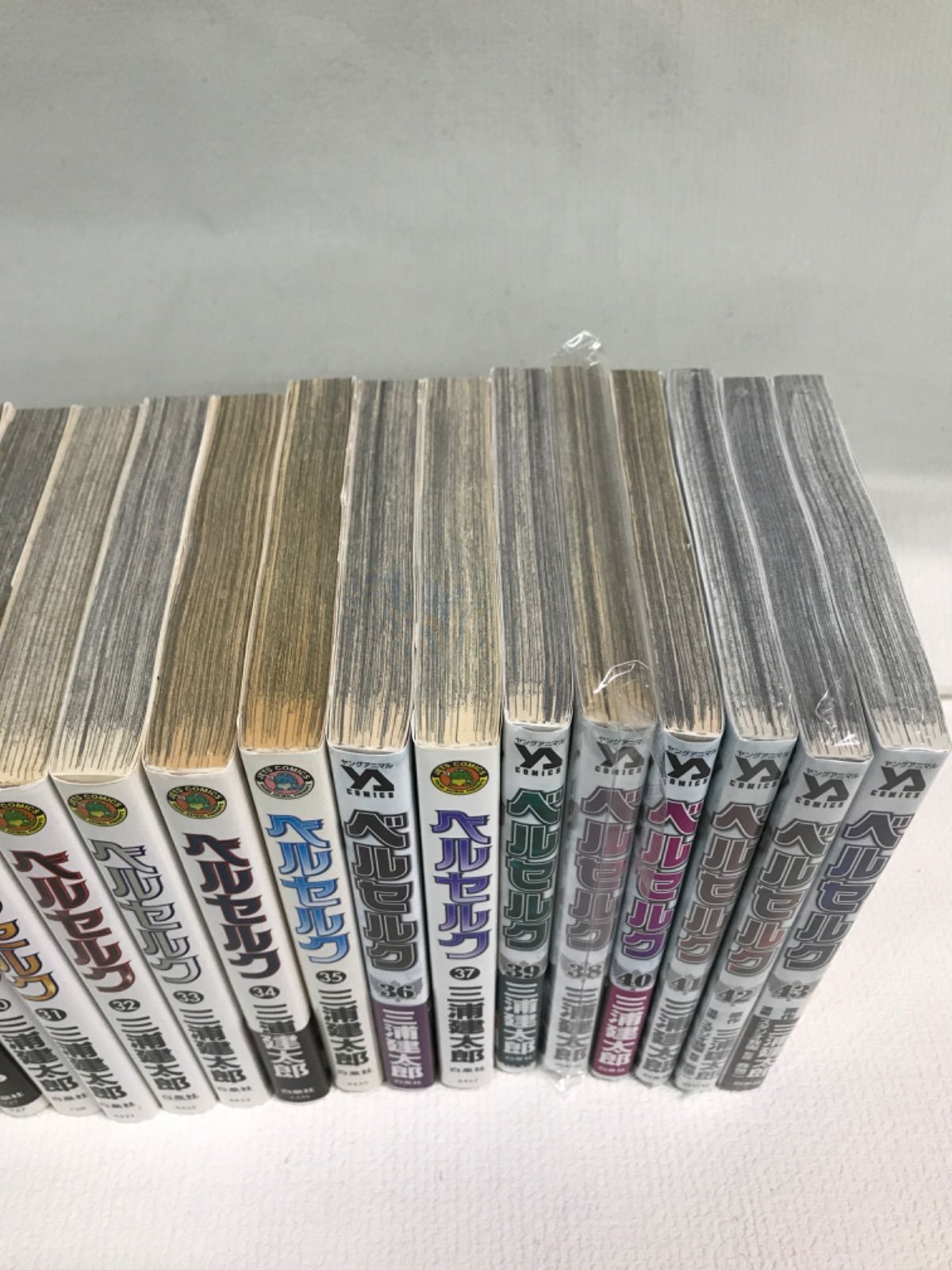 ☆【未開封4冊】ベルセルク 1～43巻 全巻セット コミックセット 三浦建