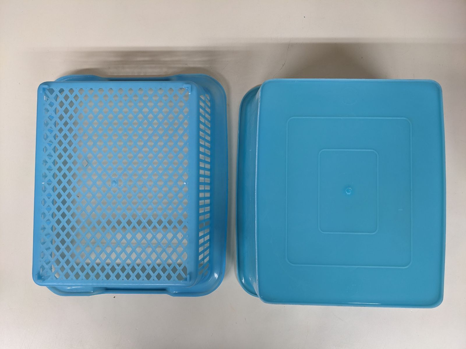 水切りカゴと数字が可愛いボトルのセット