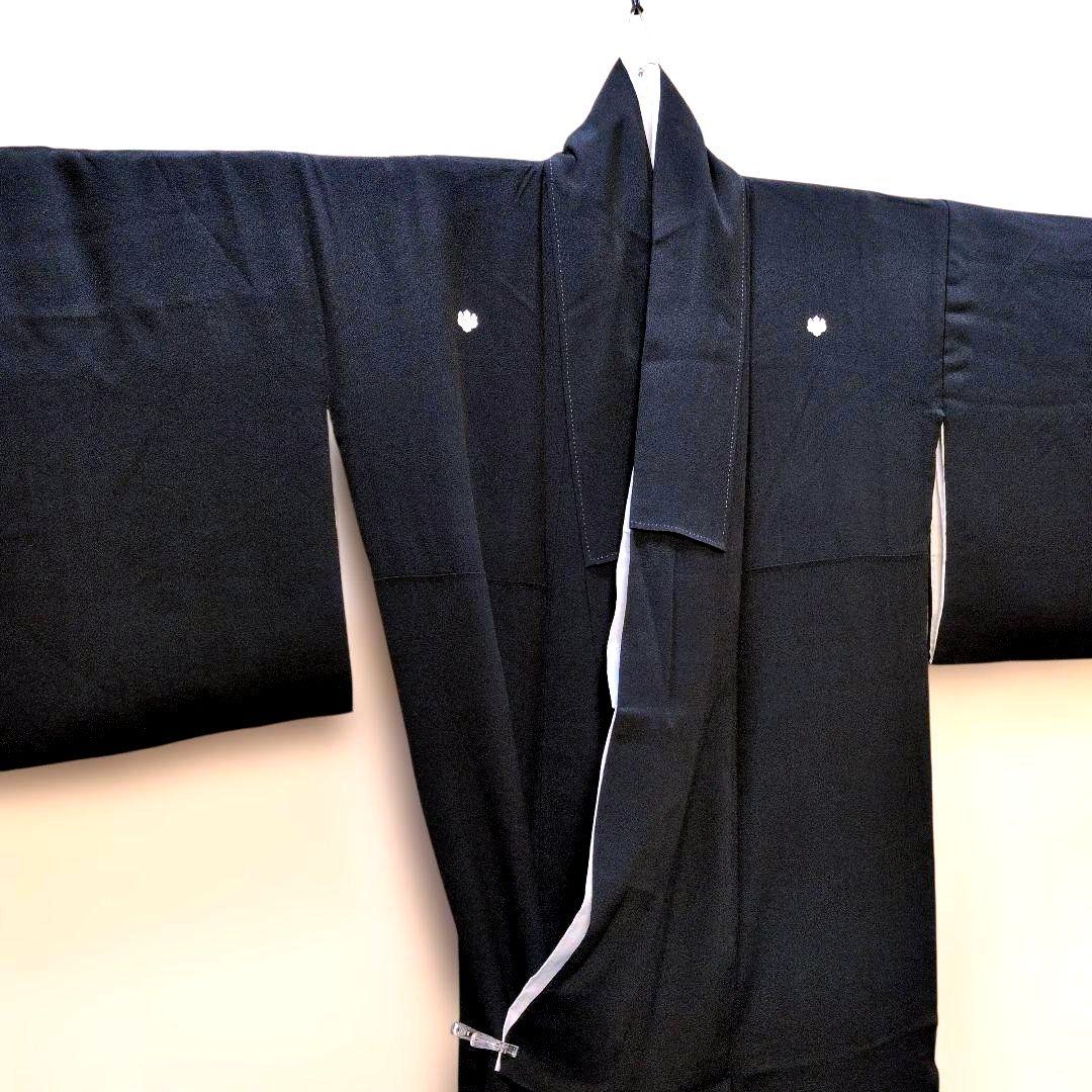 BR12.正絹黒留袖 波模様 金色金駒刺繍 比翼仕立て五つ紋 - メルカリ