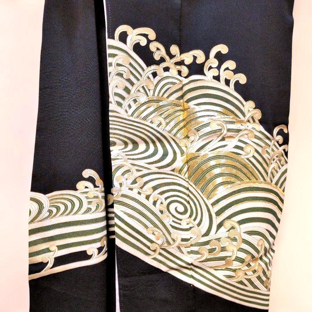 BR12.正絹黒留袖 波模様 金色金駒刺繍 比翼仕立て五つ紋 - メルカリ
