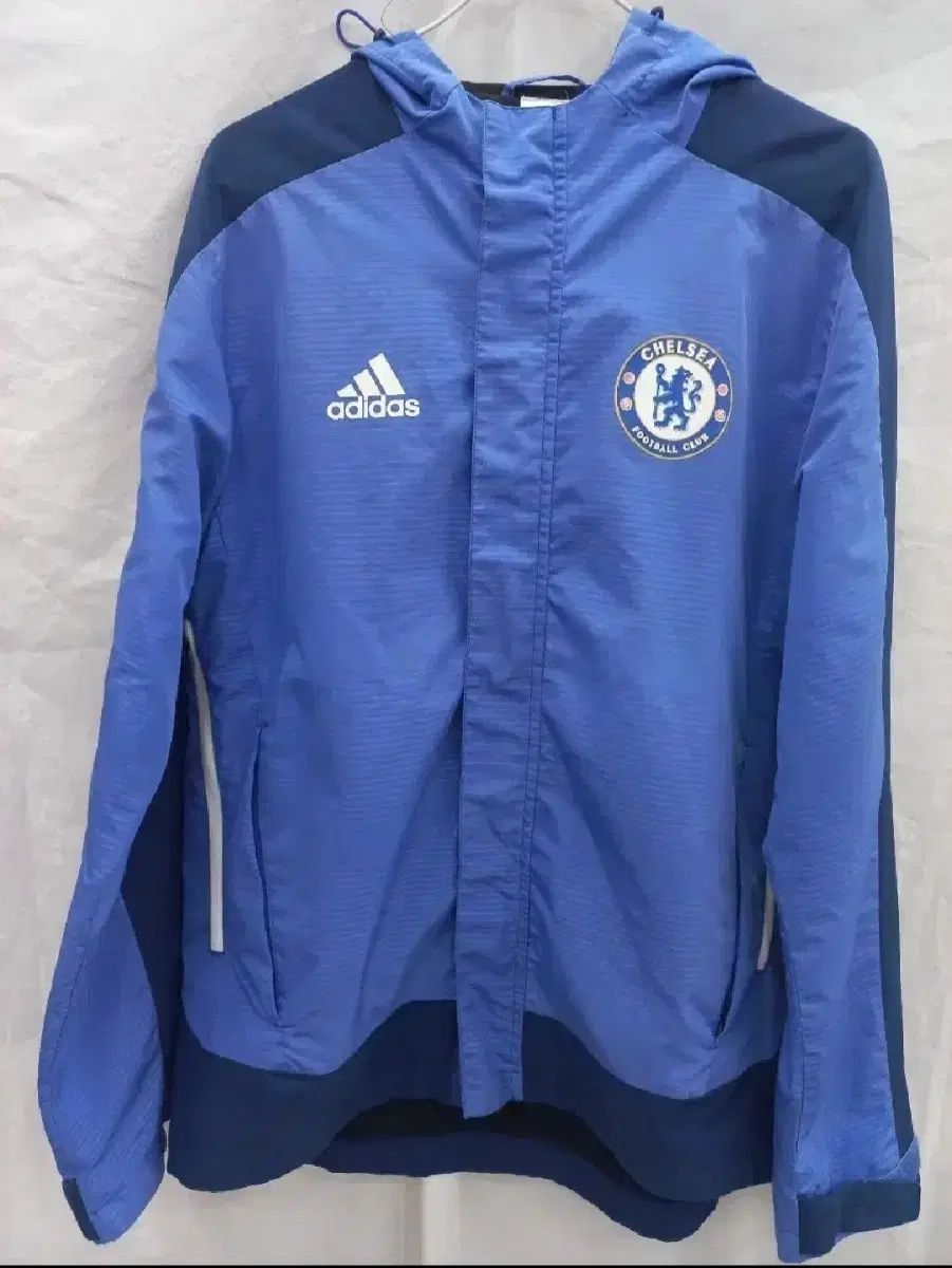 アディダス チェルシーFC ウィンドブレーカー