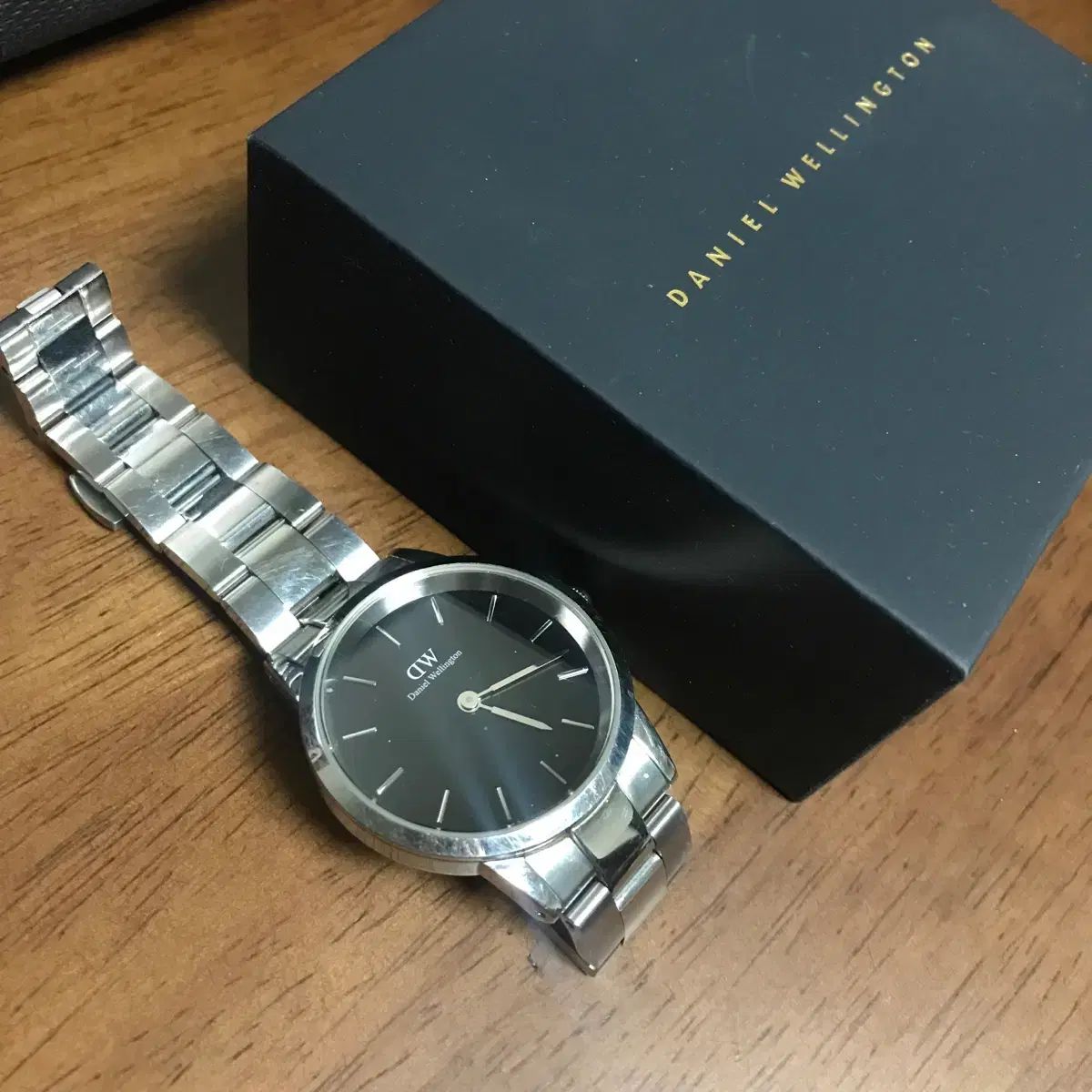 アイコニック メタル