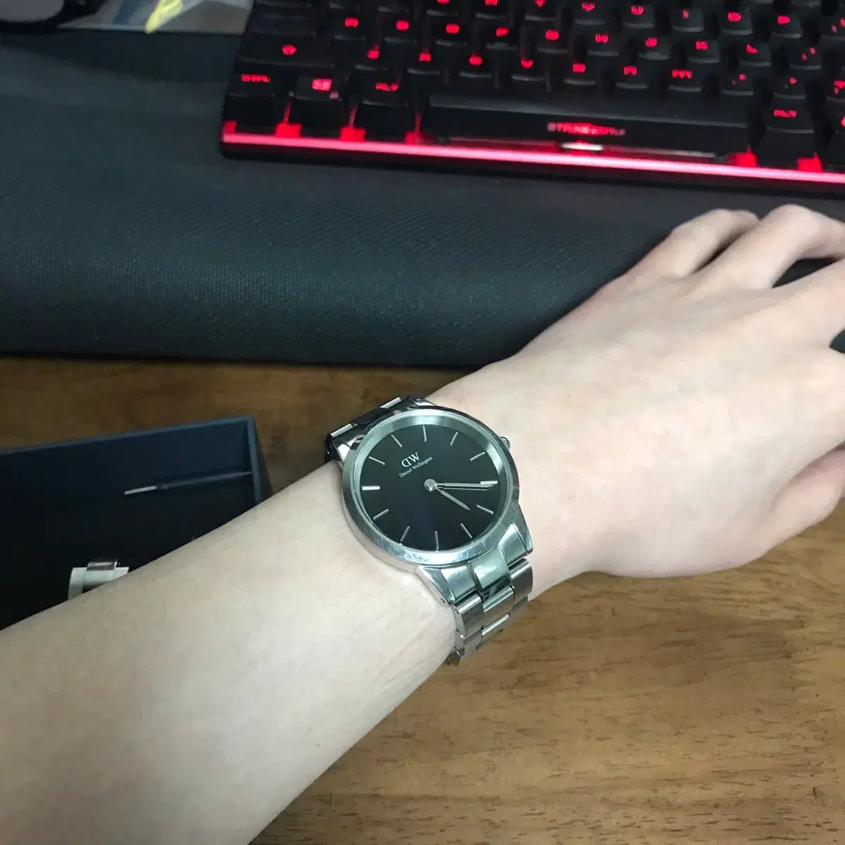 アイコニック メタル