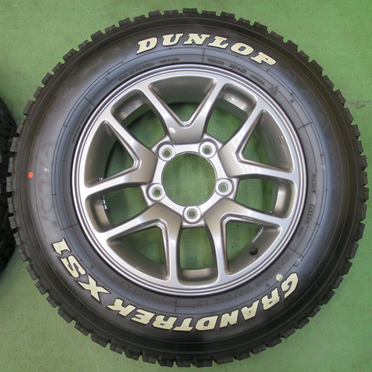 バリ溝！23年！キレイ！9.5分☆スズキ JB64 ジムニー 純正 185/85R16